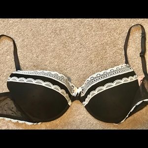 NEW-CLEAVAGE ENHANCED BRA w/ Under Wire & Padding